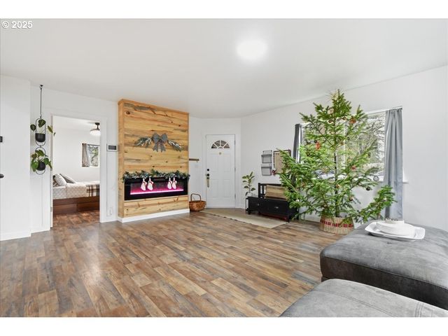 1317 W MAIN St, Centralia, WA 98531