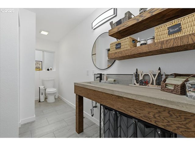 1317 W MAIN St, Centralia, WA 98531