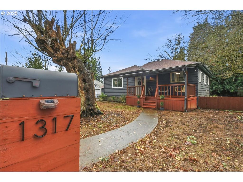 1317 W MAIN St, Centralia, WA 98531