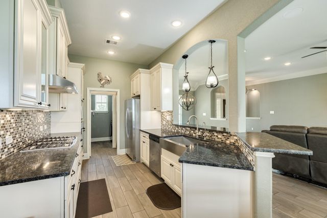 2180 County Road 212, Angleton, TX 77515