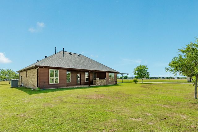 2180 County Road 212, Angleton, TX 77515