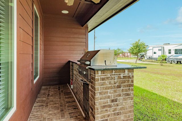2180 County Road 212, Angleton, TX 77515