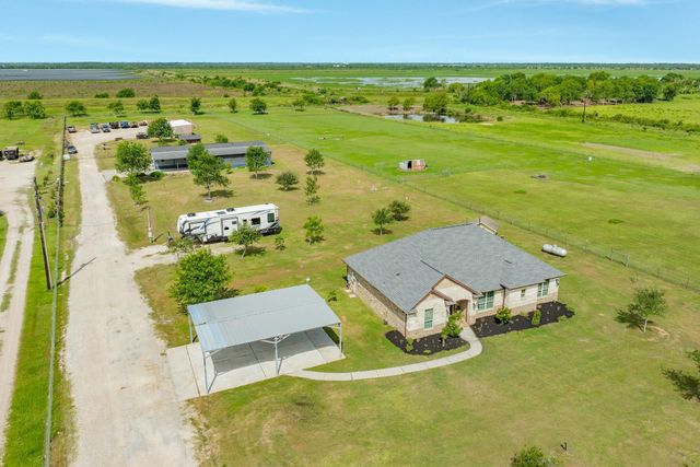 2180 County Road 212, Angleton, TX 77515