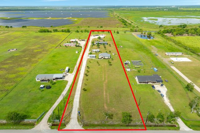 2180 County Road 212, Angleton, TX 77515