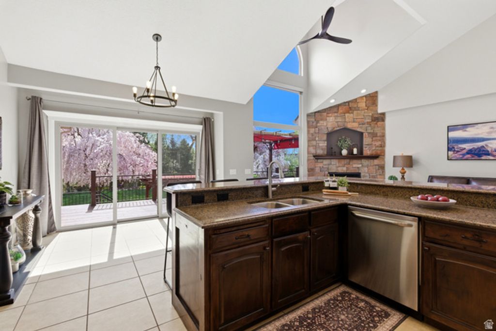 Image 11 of property listing at 1415 JOHNSON WAY, Kaysville, UT 84037