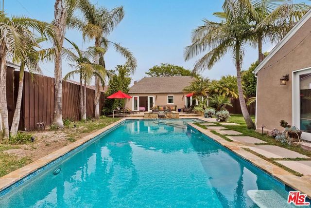 829 S Mullen Avenue, Los Angeles, CA 90005