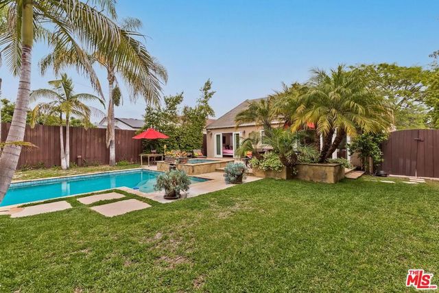 829 S Mullen Avenue, Los Angeles, CA 90005