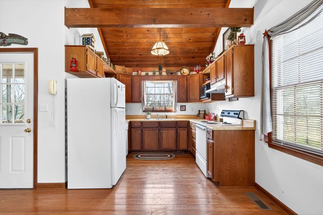 676 Sunny Point Rd, Baxter, TN 38544