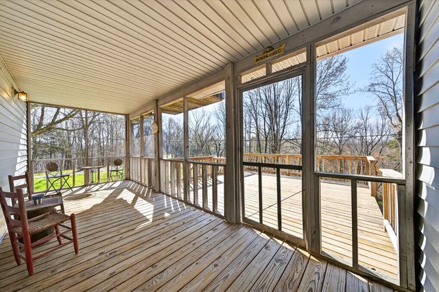 676 Sunny Point Rd, Baxter, TN 38544