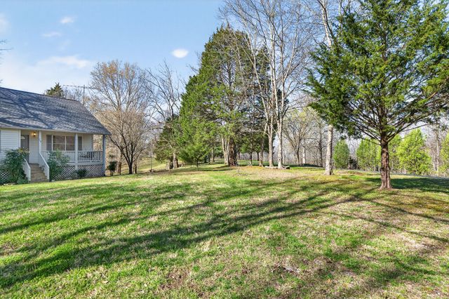 676 Sunny Point Rd, Baxter, TN 38544