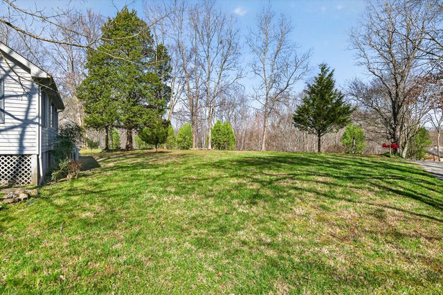 676 Sunny Point Rd, Baxter, TN 38544