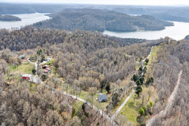 676 Sunny Point Rd, Baxter, TN 38544