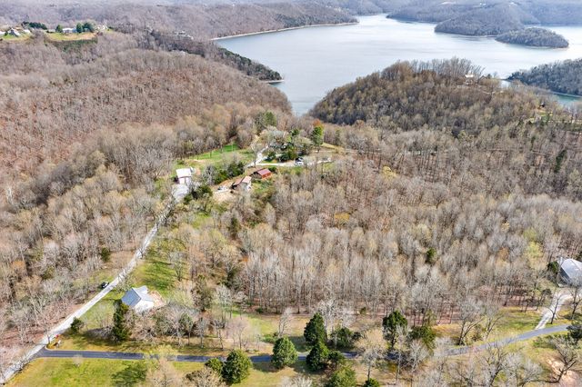 676 Sunny Point Rd, Baxter, TN 38544