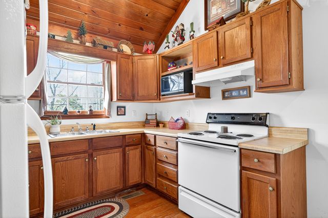 676 Sunny Point Rd, Baxter, TN 38544