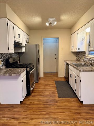 4609 S Date Avenue, Broken Arrow, OK 74011