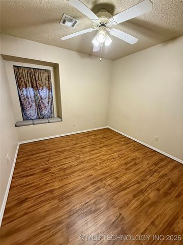 4609 S Date Avenue, Broken Arrow, OK 74011