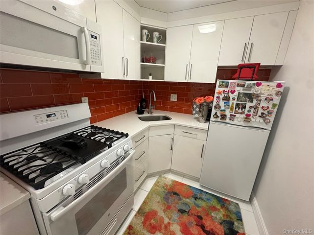 35 Stewart Place 204A, Mount Kisco, NY 10549