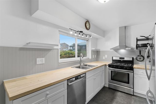 116 Warren Dr, New Kensington, PA 15068