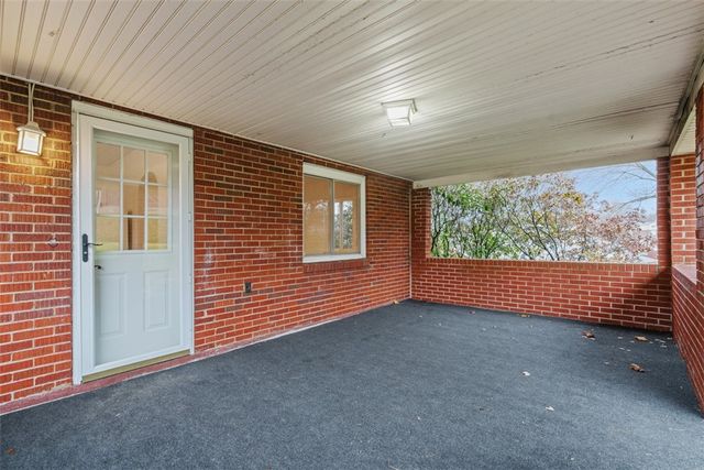 116 Warren Dr, New Kensington, PA 15068