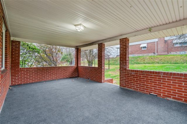 116 Warren Dr, New Kensington, PA 15068