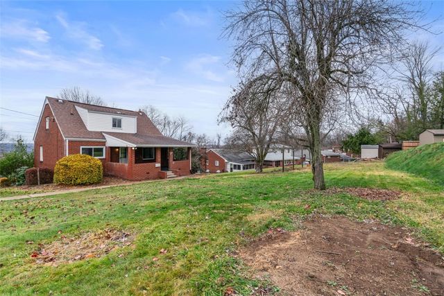 116 Warren Dr, New Kensington, PA 15068