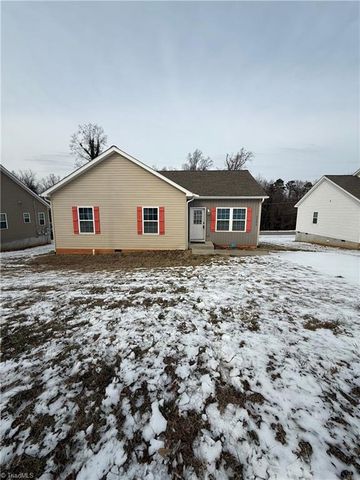 2251 Flag Street, Winston-salem, NC 27101