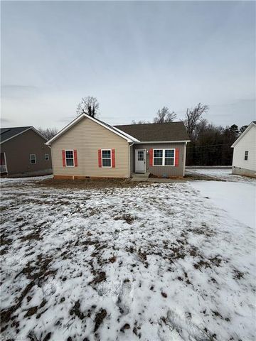 2251 Flag Street, Winston-salem, NC 27101