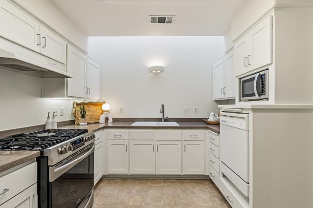 597 Mariposa Court, Ashland, OR 97520