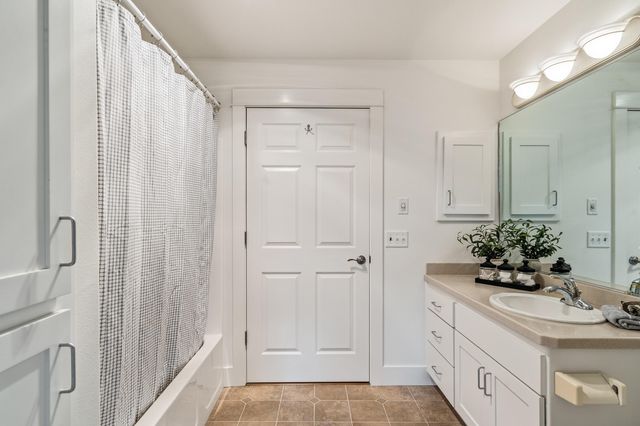 597 Mariposa Court, Ashland, OR 97520