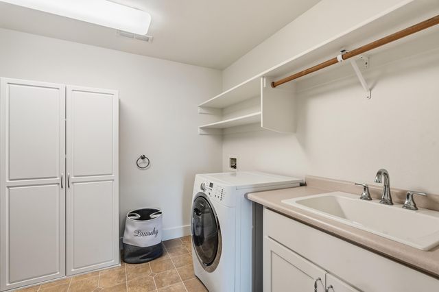 597 Mariposa Court, Ashland, OR 97520