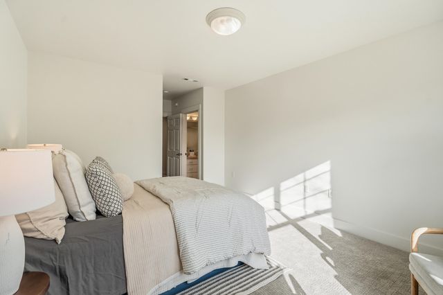 597 Mariposa Court, Ashland, OR 97520