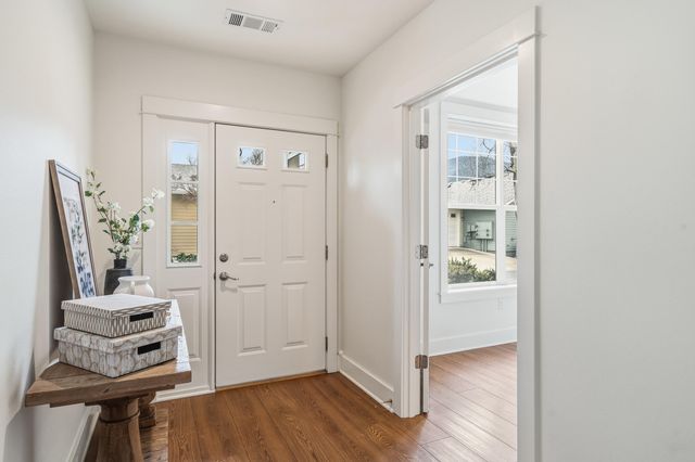 597 Mariposa Court, Ashland, OR 97520