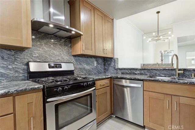 10470 Riverside 102, Toluca Lake, CA 91602