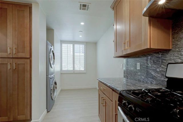 10470 Riverside 102, Toluca Lake, CA 91602