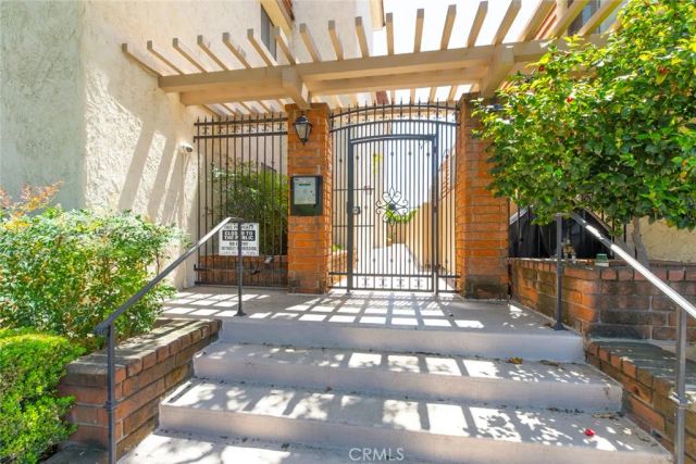 10470 Riverside 102, Toluca Lake, CA 91602