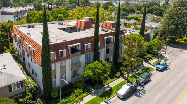 10470 Riverside 102, Toluca Lake, CA 91602