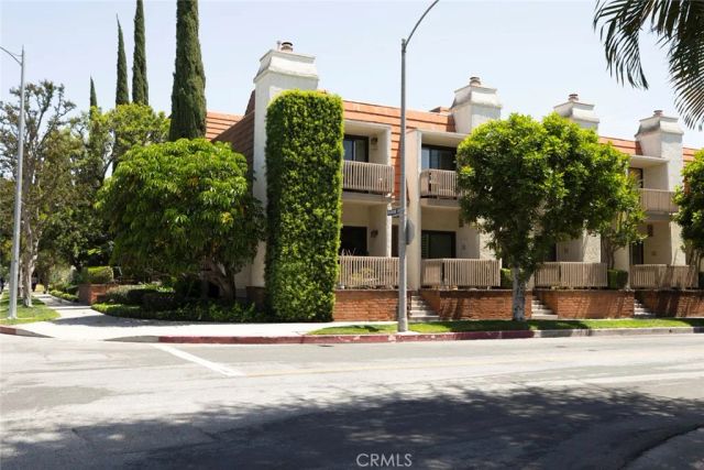 10470 Riverside 102, Toluca Lake, CA 91602