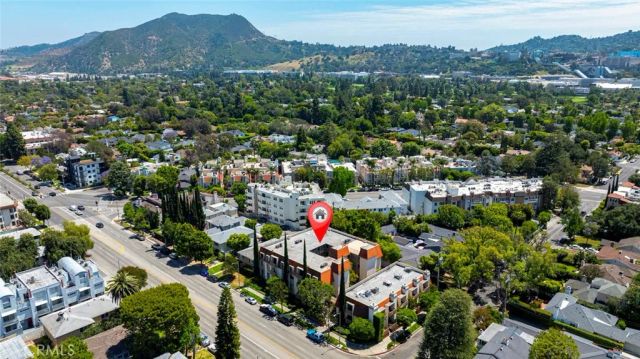 10470 Riverside 102, Toluca Lake, CA 91602