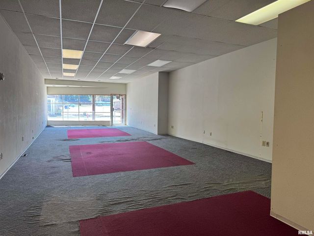 611 15TH Avenue, East Moline, IL 61244