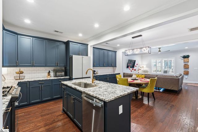 32 Peckham Street, Greenville, SC 29607