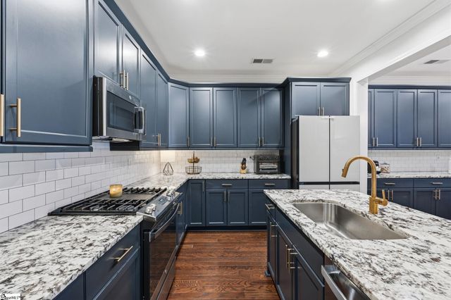32 Peckham Street, Greenville, SC 29607