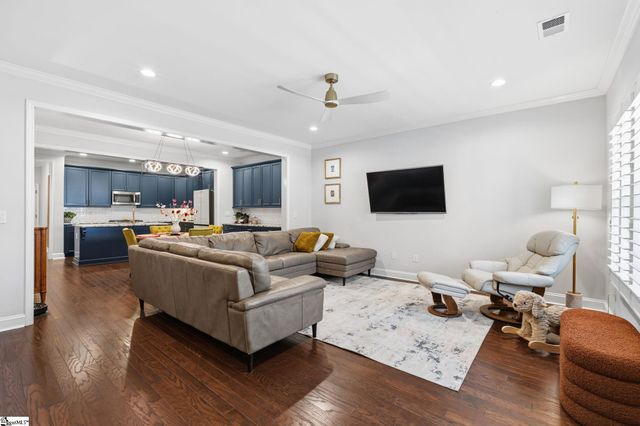 32 Peckham Street, Greenville, SC 29607