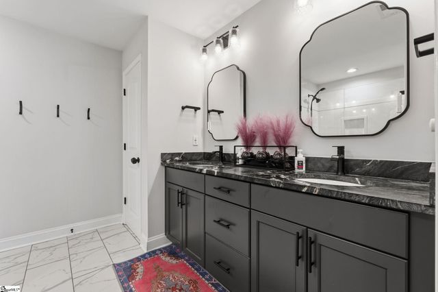 32 Peckham Street, Greenville, SC 29607