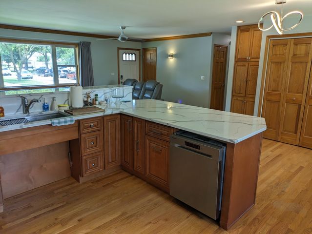 381 W Millers Road, Des Plaines, IL 60016