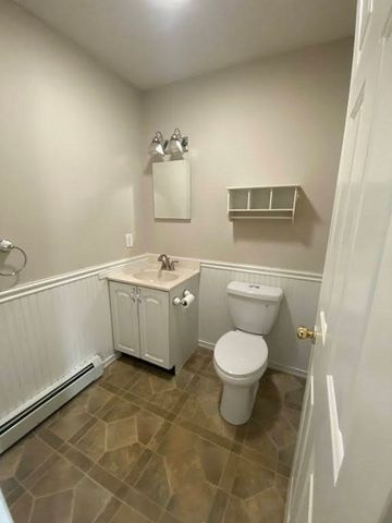 37 Glen Ave 28, Chelmsford, MA 01824