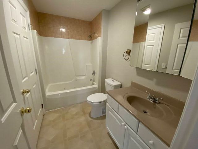 37 Glen Ave 28, Chelmsford, MA 01824
