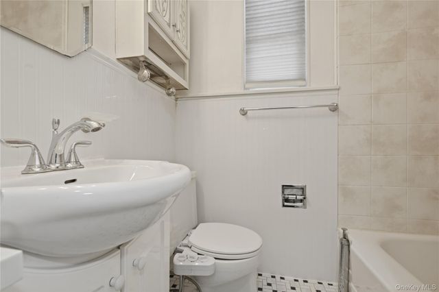 260-55 Union Turnpike B, Glen Oaks, NY 11004