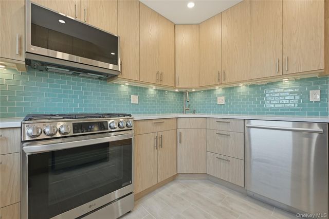 260-55 Union Turnpike B, Glen Oaks, NY 11004