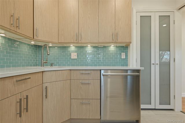 260-55 Union Turnpike B, Glen Oaks, NY 11004