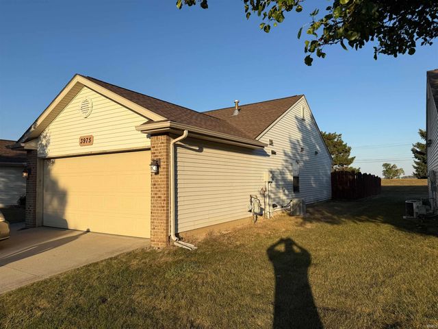 3975 Cobblestone Cove, New Haven, IN 46774